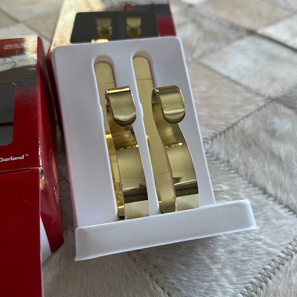 Mantel Clips Bundle - Picture 4 of 4